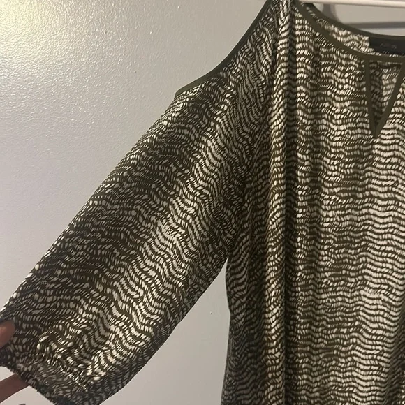 Apt 9 Stylish Olive Green and White Women's Top Size XL - Picture 2 of 4